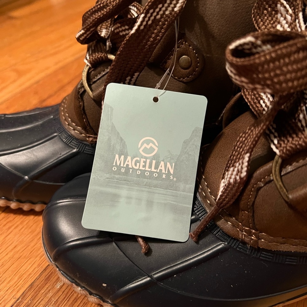 MAGELLAN WATERPROOF SHELL PROTECTION (never worn)